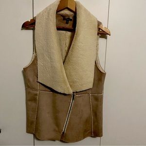 Tan/cream cozy warm faux suede/faux fur vest. Women’s size medium.